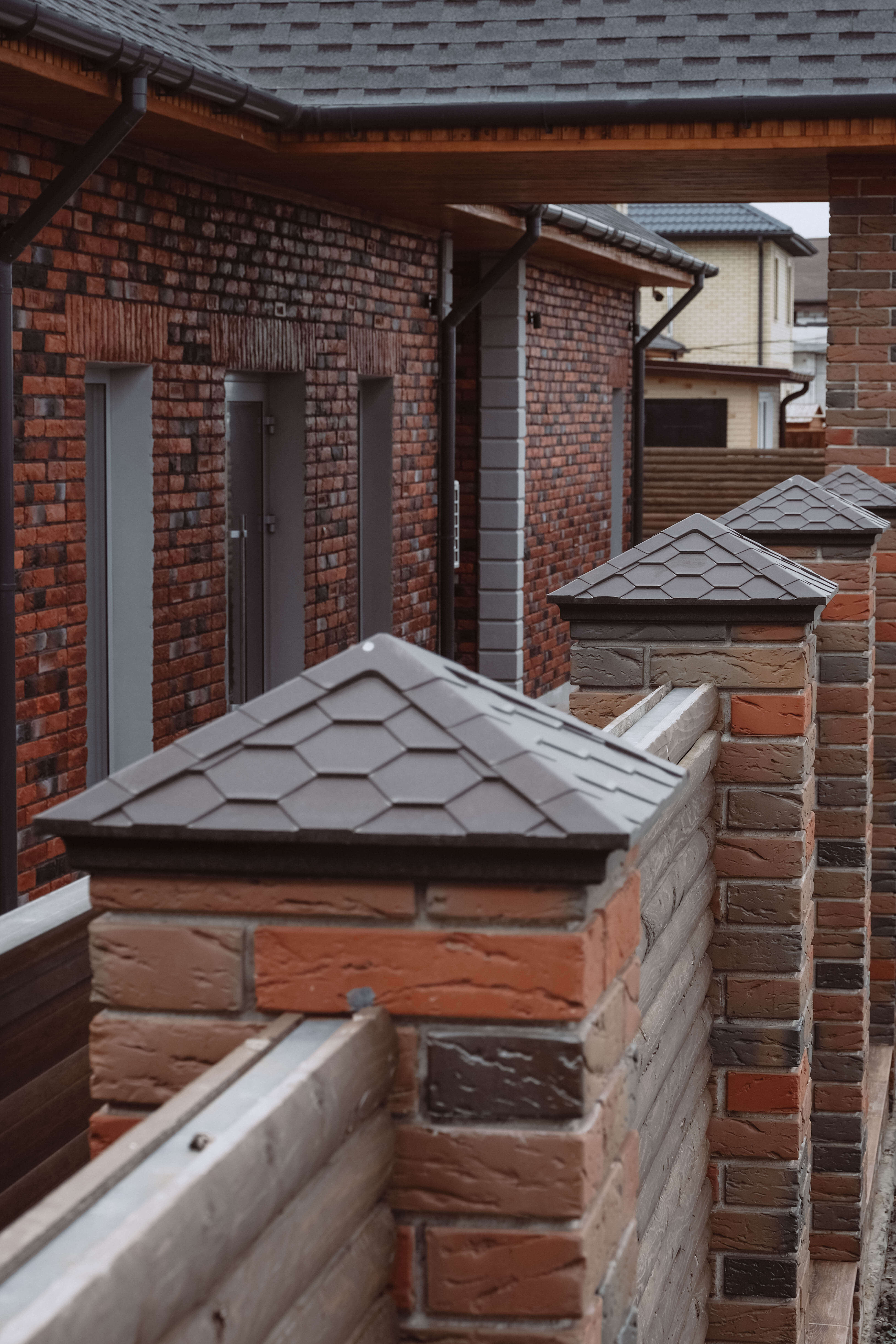 Колпак Zking Эверест Коричневый на столб 1.5х1.5 кирпича (390х390мм) в Химках фото